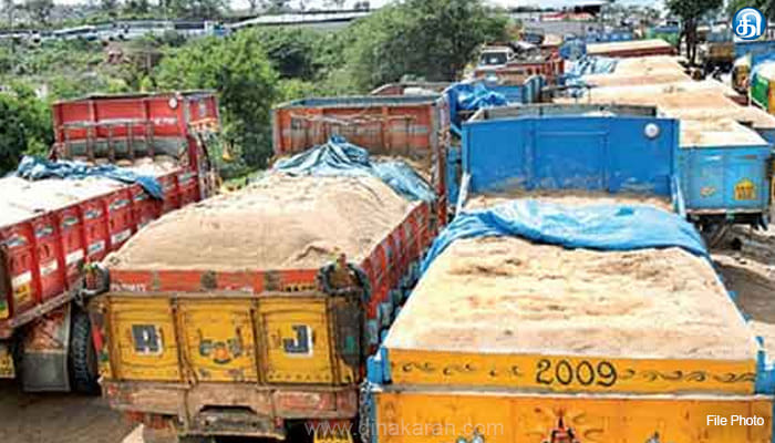 தமிழ்நாட்டில் காலாவதியான 32 சுங்கச்சாவடிகளை உடனே மூடகோரிக்கை..